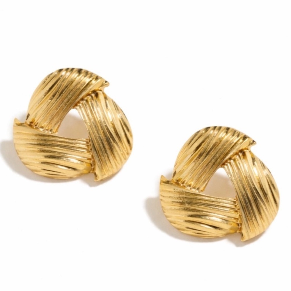 Gold Ruffle Ribbed Earrings (1111)